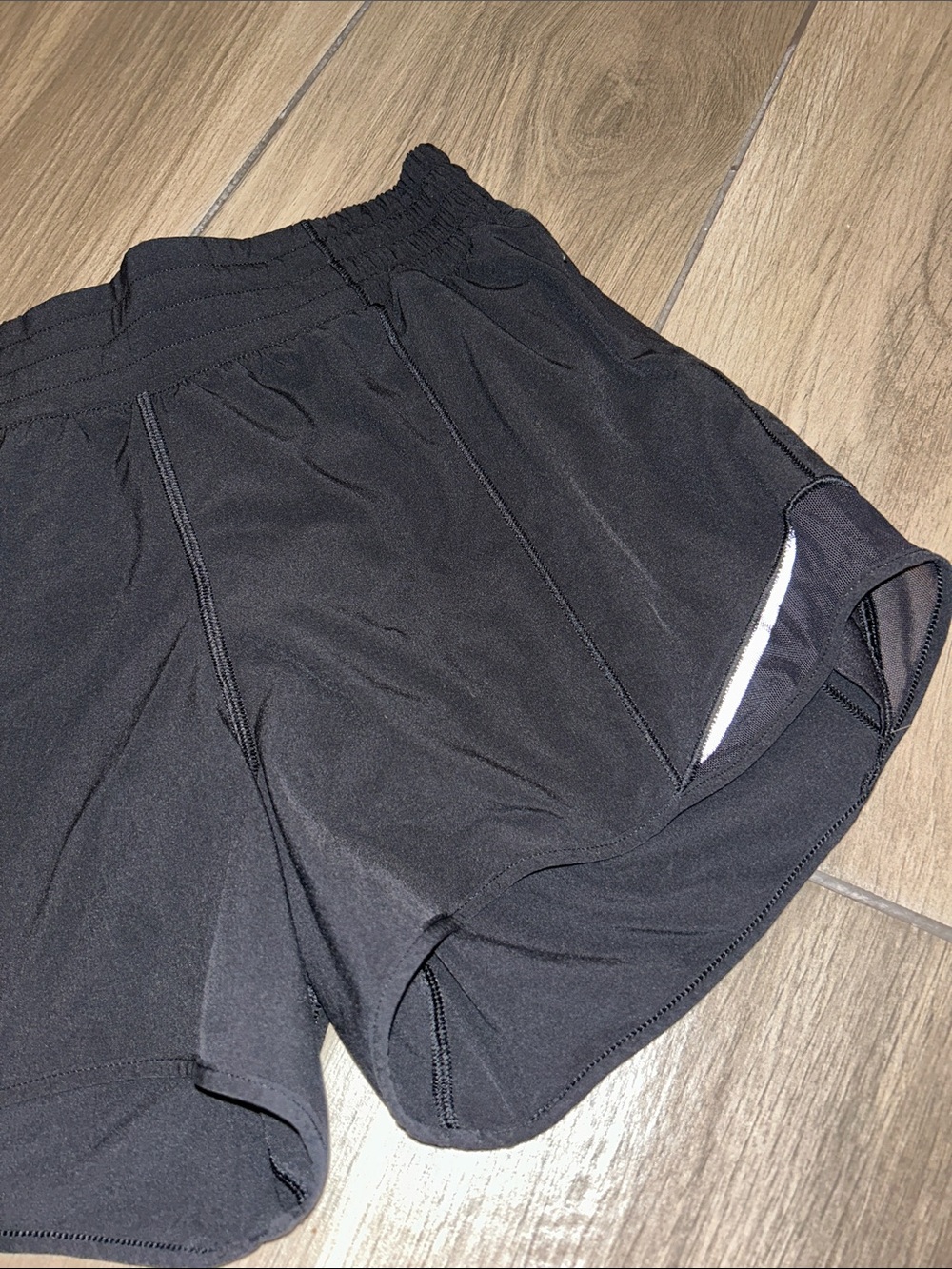Lululemon Hotty Hot High-Rise Lined Short 4” - Picture 3 of 9